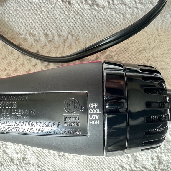 4-In-One Hair Dryer Styling Brush With Ceramic Oval Barrel and Volumizer
1200W - Picture 6 of 12